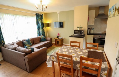 Mundesley Cottage | 10 THE DELL, pet friendly, character holiday cottage in Mundesley