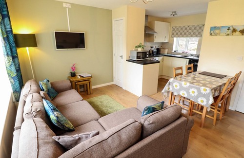 Mundesley Cottage | 10 THE DELL, pet friendly, character holiday cottage in Mundesley