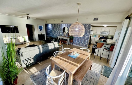 Pensacola Beach Condo | 100% Best SUNSETS - Walk 2 Beach -Clean Park & Chill, KING Bed, pool, beach toys
