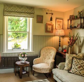 Tudenham Villa | 100 year old family farmhouse