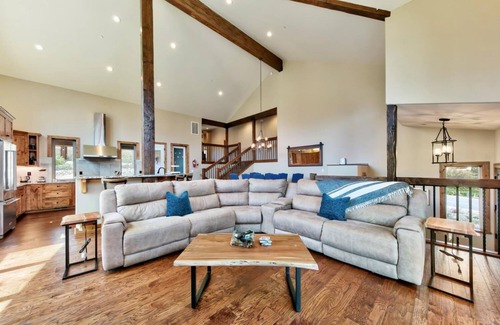 Mountain View Estates House | 1008C Mountain View -come play in the mountains 5 bedrooms, hot tub