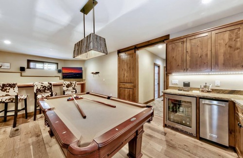 Mountain View Estates House | 1008C Mountain View -come play in the mountains 5 bedrooms, hot tub