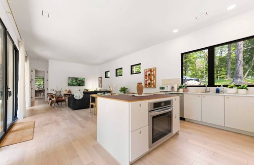 Round Top House | 100ft of Forest Light - Modern Catskills Escape