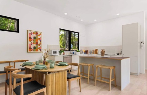 Round Top House | 100ft of Forest Light - Modern Catskills Escape