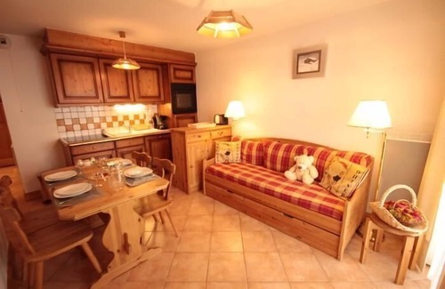 Bisanne 1500 Apartment | 100m from ski slopes, Ground floor, balcony, parking, tv, ski locker, 45m², Les Saisies