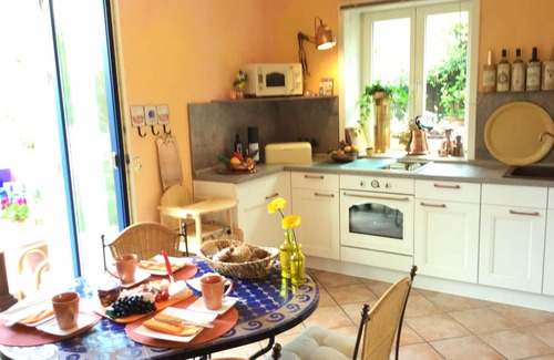Velsstraße Apartment | 100sqm dream apartment and terrace for 4 people, central and quiet