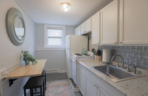 Old North End Apartment | 101 E · Cozy 1 bedroom apt with office and parking