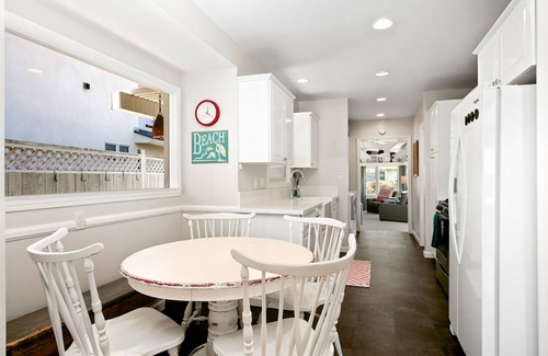 Crown Point House | #1012 - Steps to water, garden, AC, bikes