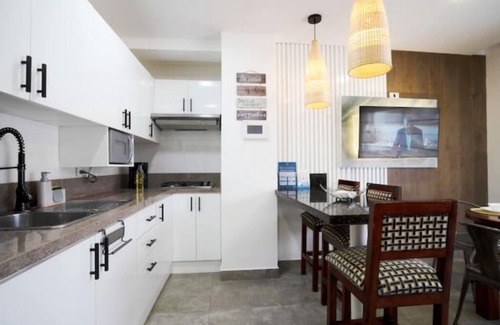 Urdesa Condo | 103 1BR/1BA PragaApts Parking US Consulate