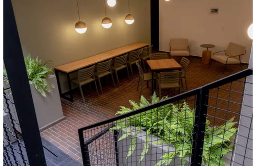 Laureles Apartment | 104 Circular Flats 500MB, AC smart tv, coworking 104