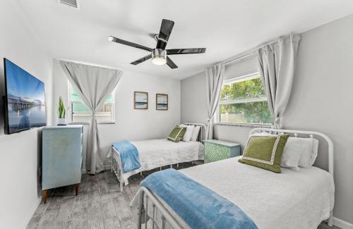 Golden Beach Estates House | 105 Bay Dr N