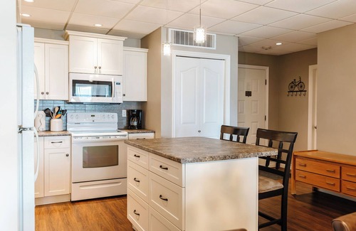 Central Okanagan Apartment | 105 - Casa Loma Lakeshore Resort