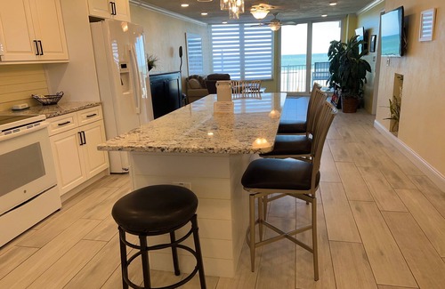 Little Venice Condo | #106 2BR, 2.5BA 2KING BEDS, 1 Queen Murphy #20 Dog LaundryRoom Total Remodel