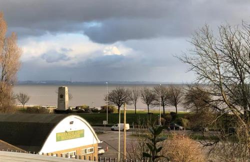 Sketty House | 106 Brynmill - Room 1 - Sea views
