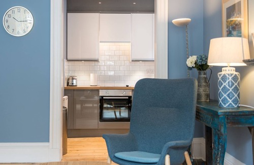 New Town Cottage | 107 Broughton Street - an edinburgh that sleeps 6 guests in 3 bedrooms