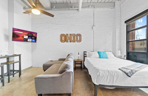 Downtown Cleveland Apartment | 107-Cozy Loft Haven Parking Fast Wi-Fi Cafe