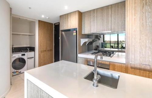 Melbourne Central Business District Apartment | 108 Flinders - Stunning Views & Prime Location