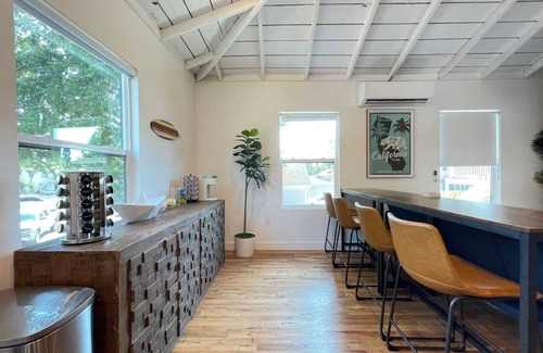 Santa Ana Apartment | ☀10min→Airport☀65"Smart Tv☀Self Check-In☀5min→DTSA☀W/D