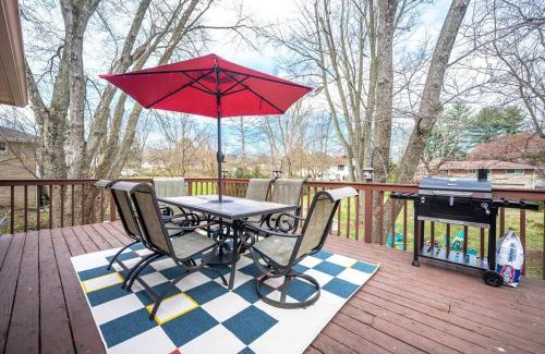 Bloomington House | 10mins to IUB: 4bd - Karaoke - Pickleball