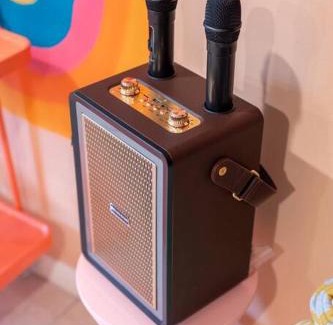 Bloomington House | 10mins to IUB: 4bd - Karaoke - Pickleball