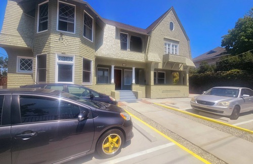 Downtown Los Angeles Cabin | 11-bedroom Historic Victorian Mansion lodge in brilliant Los Angeles-USC Village