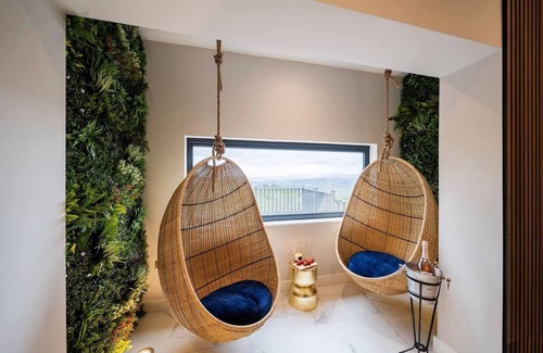 Llanbedr-dyffryn-clwyd House | 11 Bedroom Manor Sleeps 30 - Pool, Sauna, Hot Tub