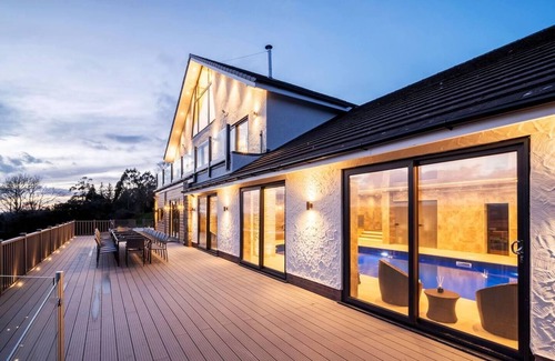 Llanbedr-dyffryn-clwyd House | 11 Bedroom Manor Sleeps 30 - Pool, Sauna, Hot Tub