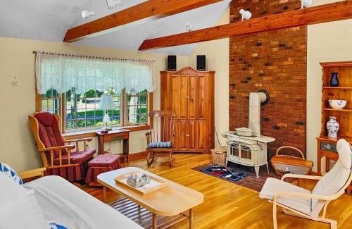 Harwich Center House | 11 Cranwood Road Harwich Cape Cod- -Aoibhneas