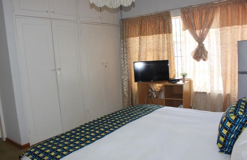 Kempton Park House | 11 Eland Guest House