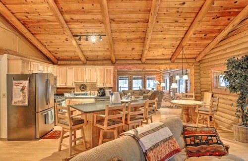 Pinetop Cottage | 11 Mi to Rainbow Lake: Family Home w/Large Yard