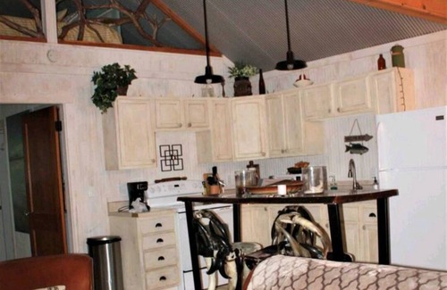 Pocahontas House | 11 Point River Front Cabin, 7 acres, hiking trails, with a private beach!