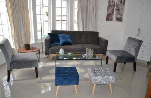 Woodmead House | 11 Woodmead Suites