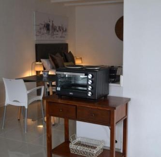 Woodmead House | 11 Woodmead Suites