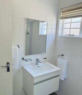 Komani House | 110 Berry Street Self-Catering Accommodation