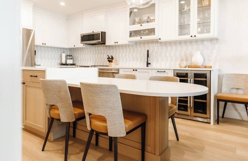 Central Okanagan Apartment | 110 - Lake Haven & Scenic Views - CasaLoma