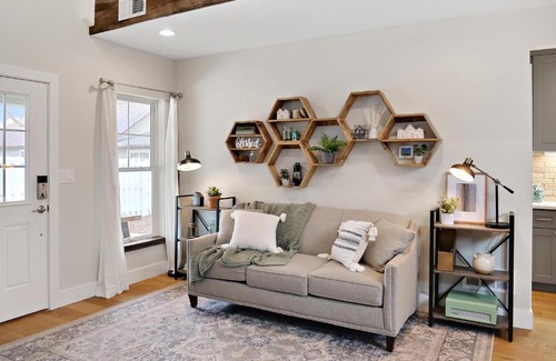 Castle Rock House | 110 Lewis St