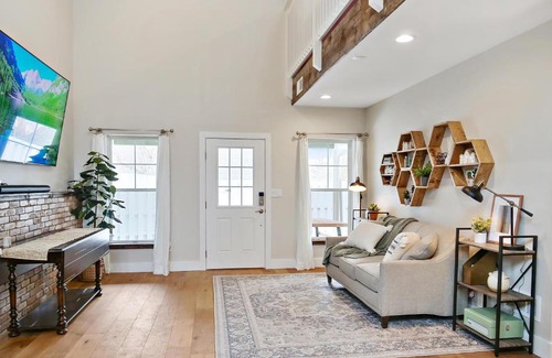 Castle Rock House | 110 Lewis St