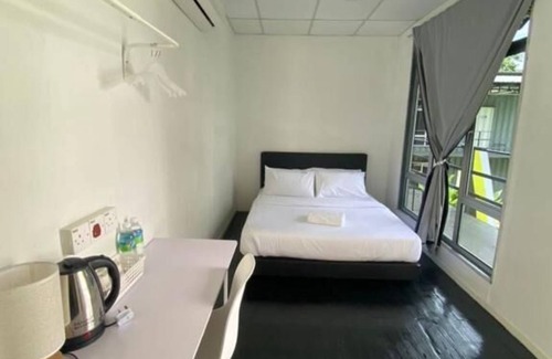 Slim River Hotel | 1108 Carebin Slim River