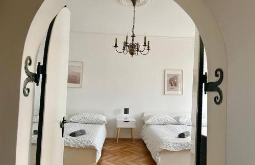 Favoriten Apartment | 110m2 Stylish 4 Bedroom Apartment