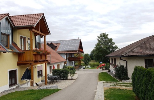 Neunburg vorm Wald Apartment | 110qm großes, freistehendes Holzhaus mit 3 Schlafräumen