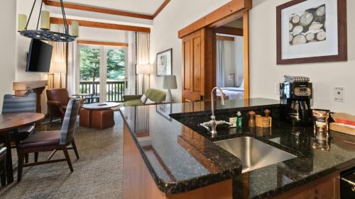 Stowe Area Resort | 1124A One Bedroom The Pines By Stowe Mountain Rentals