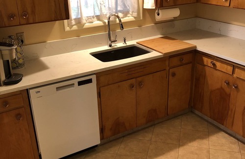 Southeast Salem House | 1133 The 3 Oaks 30 night fully furnished stay at a great price. Full Amenities!