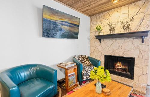 Big Bear Lake House | 114 - Cubby Condo - Meredith Lodging