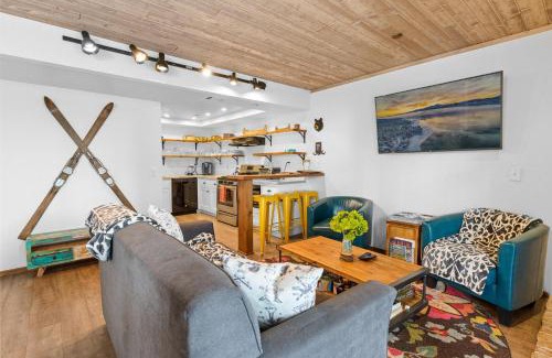 Big Bear Lake House | 114 - Cubby Condo - Meredith Lodging