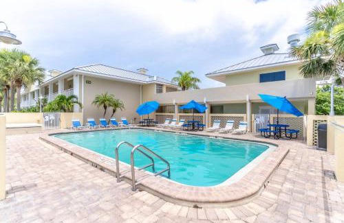 Ruskin House | 115 Little Harbor Inn