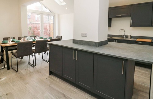 York Cabin | 117 CARR LANE, pet friendly, character holiday cottage in York
