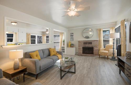 Balboa Island House | 118 Emerald Ave B