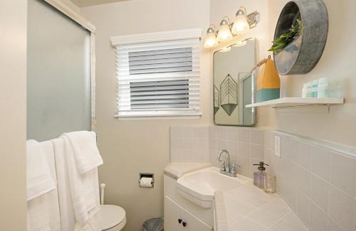 Balboa Island House | 118 Emerald Ave B