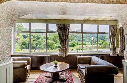 Capel-Curig House | 12 Bed in Capel Curig 93368