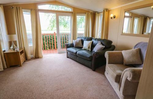 Welton House | 12 Field View